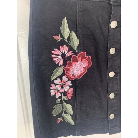 Guess Womens Black Denim Mini Skirt With Floral Embroidery & Front Buttons - Picture 3 of 5